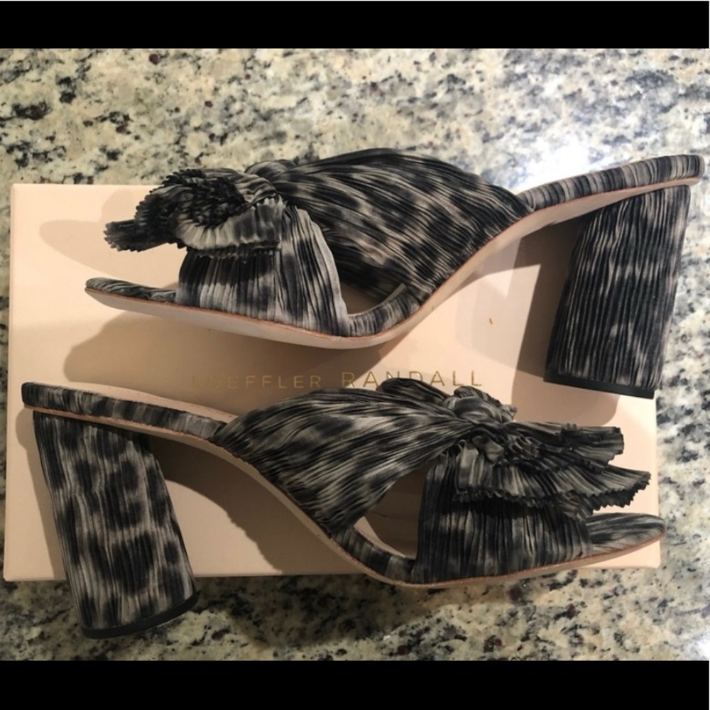 NWT loeffler Randal dark leopard penny knot heel - Picture 2 of 7